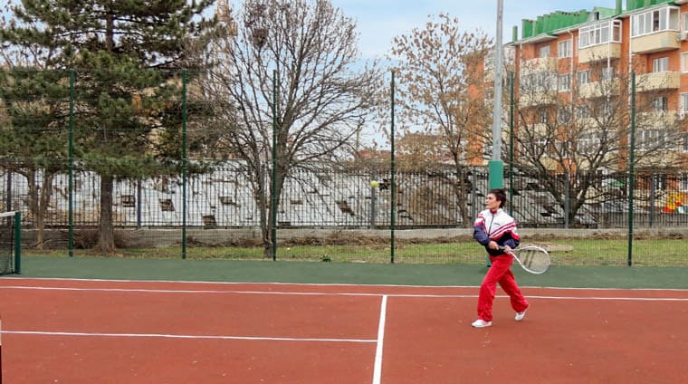 Игра в теннис на территории санатория Казахстан в Ессентуках