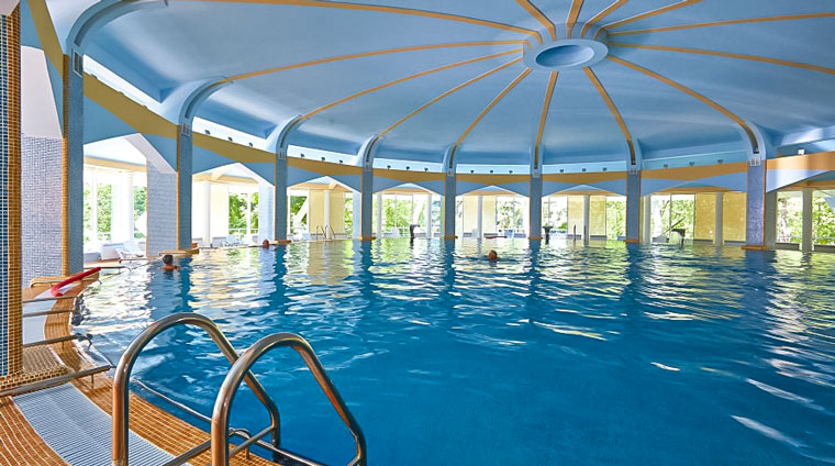 Крытый круглый бассейн диаметром 22,5 метра санатория Казахстан в Ессентуках