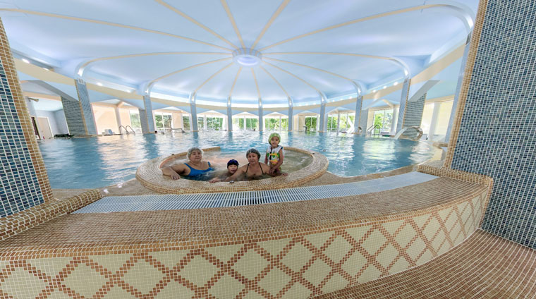 Крытый бассейн в санатории Казахстан. Ессентуки
