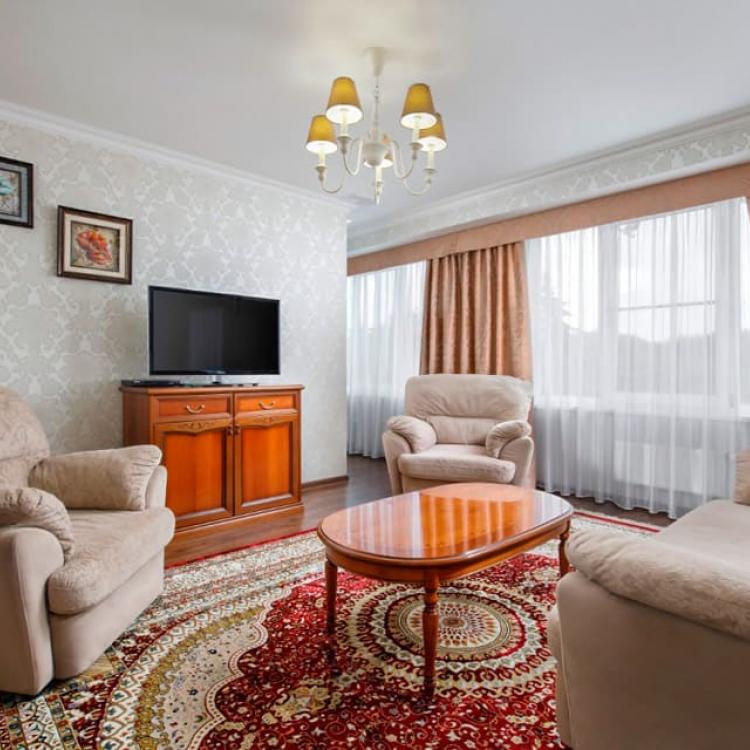 Интерьер гостиной 2 местного 4 комнатного Сюит Президентский санатория Казахстан в Ессентуках